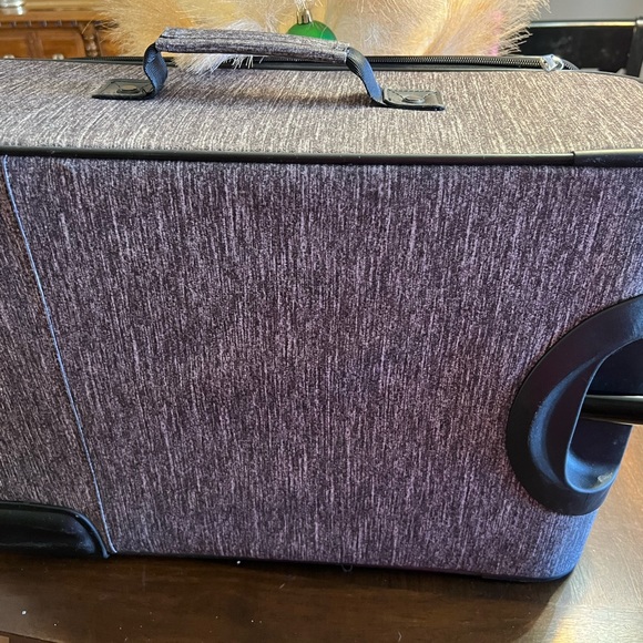 Good condition with spin wheels, an adjustable handle - Picture 4 of 4